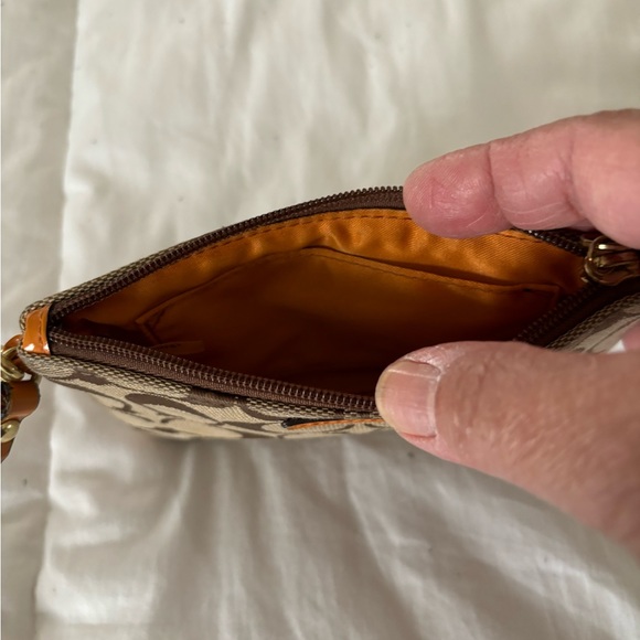 Coach wristlet - Picture 5 of 7